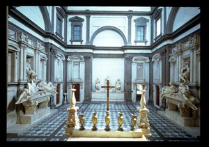 米开朗基罗Buonarroti（1475-1564）设计的内部视图显示了乌尔比诺公爵Lorenzo（1492-1519）（l）和朱莉亚诺，内穆尔公爵（1479-1516）（r），1520-24和1530 作者 米开朗基罗（Michelangelo Buonarroti）