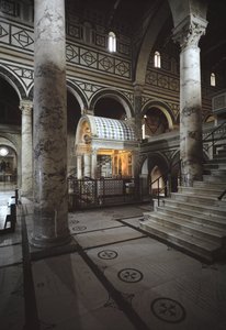 十字架礼拜堂(ciborium) 作者 米歇洛佐·迪·巴托洛梅奥