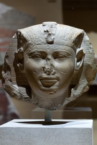 国王的头，可能是Seankhkare Mentuhotep III，c.2000-1988 BC（石灰石） 作者 埃及王国