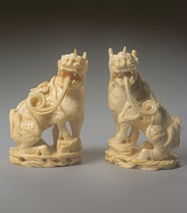 一对雕刻麒麟（另见272190）