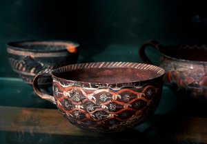米诺斯艺术：来自 Cnossos 的 Kamares（克里特岛）时期 protopalatiale（公元前 2100 至 1650 年）的陶瓷杯。 伊拉克利翁考古博物馆 作者 美浓