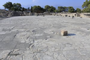 菲斯托斯的米诺斯考古遗址。中央庭院，是米诺斯宫殿的一个基本建筑元素。它是一个核心，不同的侧翼都围绕着它设置。这个中央庭院是在旧宫殿时期（公元前1900-1700年）建造的。它也被用在 作者 美浓