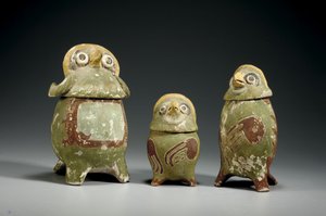 三个Mixtec彩色陶俑雕像容器，约900-1200年