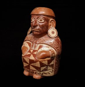 前哥伦比亚艺术，摩奇文明（丑陋）：代表“纺织品”的花瓶 - 公元前 200 年至公元 700 年。 利马，秘鲁国家人类学和考古博物馆 - 前哥伦布时期艺术，莫切文明（莫奇卡文化），拟人瓶：代表 o 作者 莫切莫切