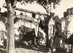 在法西斯时代建立一个帝国。阿比西尼亚的钟声，1936年5月9日（黑白照片）。 作者 莫迪斯蒂诺·巴尔迪内蒂