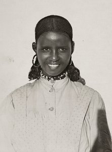 在法西斯主义时代建立一个帝国。阿比西尼亚女孩，1936年5月9日（黑白照片）。 作者 莫迪斯蒂诺·巴尔迪内蒂