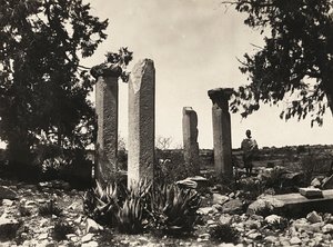 在法西斯时代建立一个帝国。阿克苏姆在科海托的遗迹，1936年5月9日（黑白照片）。 作者 莫迪斯蒂诺·巴尔迪内蒂