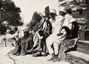 在法西斯时代建立一个帝国。梅钦当地人，1936年5月9日（黑白照片）。 作者 莫迪斯蒂诺·巴尔迪内蒂