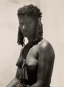 在法西斯时代建立一个帝国：一位比伦妇女，1936年5月9日（黑白照片）。