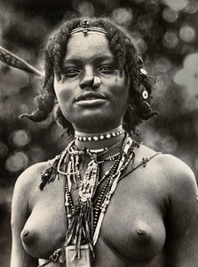 在法西斯时代建立一个帝国：库纳马妇女，1936年5月9日（黑白照片）。