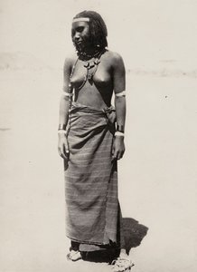 在法西斯时代建立一个帝国：库纳马妇女，1936年5月9日（黑白照片）。