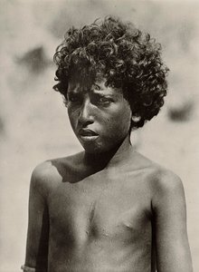 在法西斯时代建立一个帝国：一个来自贝尼阿米尔部落的男孩，1936年5月9日（黑白照片）。
