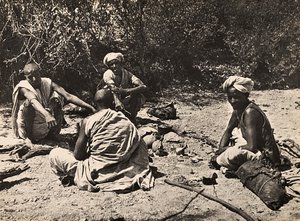 在法西斯时代建立一个帝国：一群游牧民族在休息，1936年5月9日（黑白照片）。 作者 莫迪斯蒂诺·巴尔迪内蒂