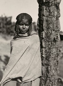 在法西斯时代建立一个帝国：一位来自比伦部落的妇女，1936年5月9日（黑白照片）。