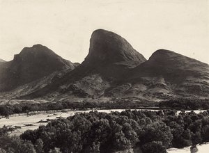 在法西斯时代建立一个帝国：山链的形式是一个人的轮廓，1936年5月9日（黑白照片）。 作者 莫迪斯蒂诺·巴尔迪内蒂