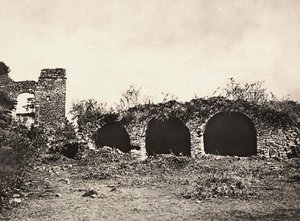 在法西斯时代建立一个帝国：1936年5月9日，埃塞俄比亚贡达尔法西拉达斯国王城堡的狮子沟（黑白照片）。 作者 莫迪斯蒂诺·巴尔迪内蒂