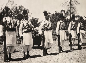 在法西斯时代建立一个帝国：信众，1936年5月9日（黑白照片 作者 莫迪斯蒂诺·巴尔迪内蒂