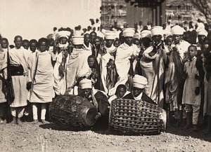 在法西斯时代建立一个帝国：马斯卡尔节，1936年5月9日（黑白照片）。 作者 莫迪斯蒂诺·巴尔迪内蒂