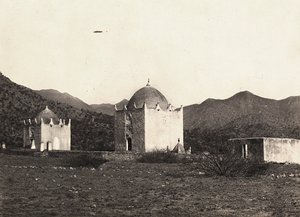 在法西斯时代建立一个帝国：神圣的穆斯林之墓，1936年5月9日（黑白照片）。 作者 莫迪斯蒂诺·巴尔迪内蒂