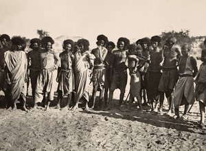 在法西斯时代建立一个帝国：贝尼阿米尔部落，1936年5月9日（黑白照片）。 作者 莫迪斯蒂诺·巴尔迪内蒂