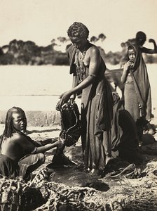 Building an Empire in the Fascist age: women from the Beni-Amer tribe at a water well, 09/05/1936 (b/w photo)