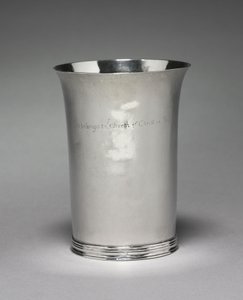 烧杯，约1715年（银） 作者 穆迪·罗素（Moody Russell）