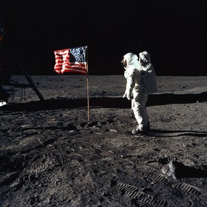阿波罗11号--美国宇航局，1969年。 作者 NASA图片