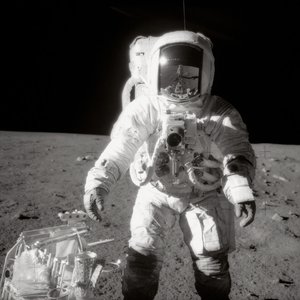 阿波罗12号--美国宇航局，1969年。 作者 NASA图片