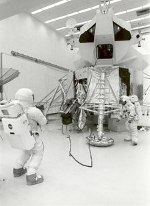 阿波罗13号--美国国家航空航天局，1970年。 作者 NASA图片