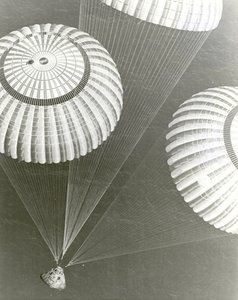 阿波罗17号--美国宇航局，1972年。 作者 NASA图片