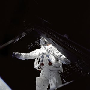 阿波罗9号--美国宇航局，1969年。 作者 NASA图片