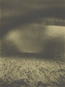 Le Géant Inflating的内部，1863年。 作者 纳达尔