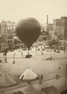 海王星，1870年9月23日在蒙马特的圣皮埃尔广场 作者 纳达尔