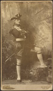 [小约翰-德鲁饰演翎毛上尉 来自 "征兵官"] 作者 拿破仑·萨罗尼（Napoleon Sarony）