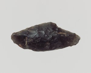 燧石箭头，公元前5-4千年（石头）。