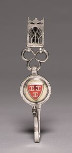 克拉文迪尔（皮带钩），约1400年（银，镀金银，珐琅彩）。