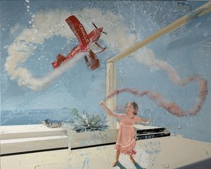 烟熏女孩飞机，2022 年（布面油画） 作者 尼古拉·普奇