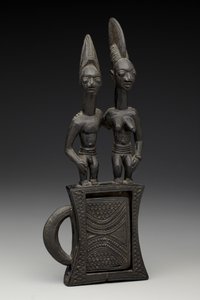1938年之前的镜盒（木材和镜子） 作者 伊势之歌