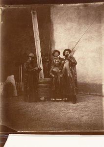 [艺术家、他的母亲和穿着渔服的朋友]，约1860年。
