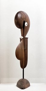 Grotesque (Wood Sculpture 作者 奥斯卡·施勒默（Oskar Schlemmer）