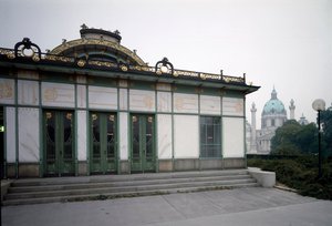 新艺术：建筑师奥托-瓦格纳（1841-1918）（维也纳分离派）制作的卡尔斯广场地铁站（现在的咖啡馆）的展馆景观 1894-1899 奥地利维也纳