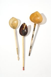 三把18世纪的奥斯曼勺子（Sherbat）（珍珠，珍珠母，科拉，骨头，黄铜） 作者 奥斯曼帝国学校