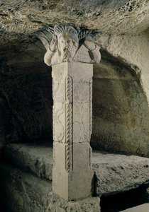 来自地穴的柱子，摩西的头部形成首都，公元415年 作者 古基督教