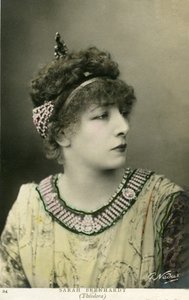 Henriette Rosine Bernard又名Sarah Bernhardt (1844-1923)，扮演 "Théodora"，Victorien Sardou的剧本，1884年（照片）。