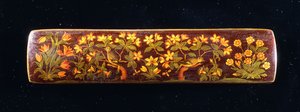 Qalamdan，描绘了栖息在梅花树枝上的雀 作者 波斯学校