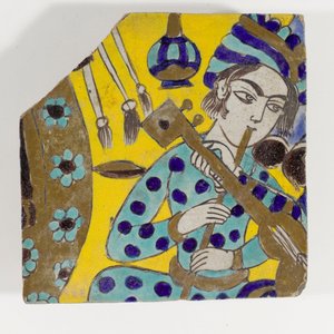 17世纪晚期的Safavid Persia cuerda seca陶砖，描绘了一个男人在头巾中演奏长笛 作者 波斯学校