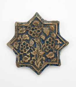 八角星形瓷砖，Il-Khanid时期，1256-1335（石膏，模压和透明釉下涂漆） 作者 波斯学校