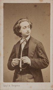 小提琴家和作曲家亨利-凯滕的肖像，1848-1883年。 作者 摄影工作室 Legé 和 Bergeron。