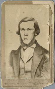 Nikolay Alexandrovich Dobrolyubov 1836-1861, 1865年至1900年间 作者 摄影工作室韦森伯格