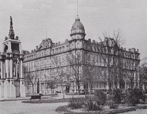 Windsor Hotel and Sir John A Macdonald Monument, Montreal (b/w photo) 作者 加拿大摄影师